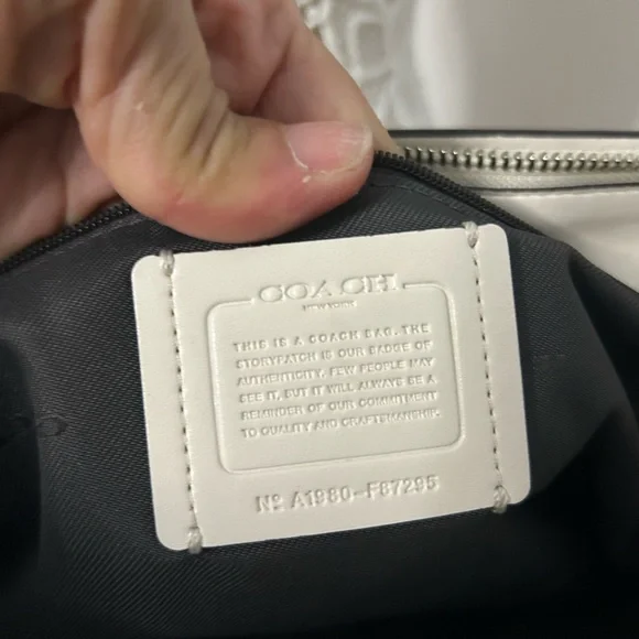 COACH Swagger Carryall 27 Hand Shoulder Bag Zip Satchel SV/ Chalk Pebble Leather - Picture 5 of 11